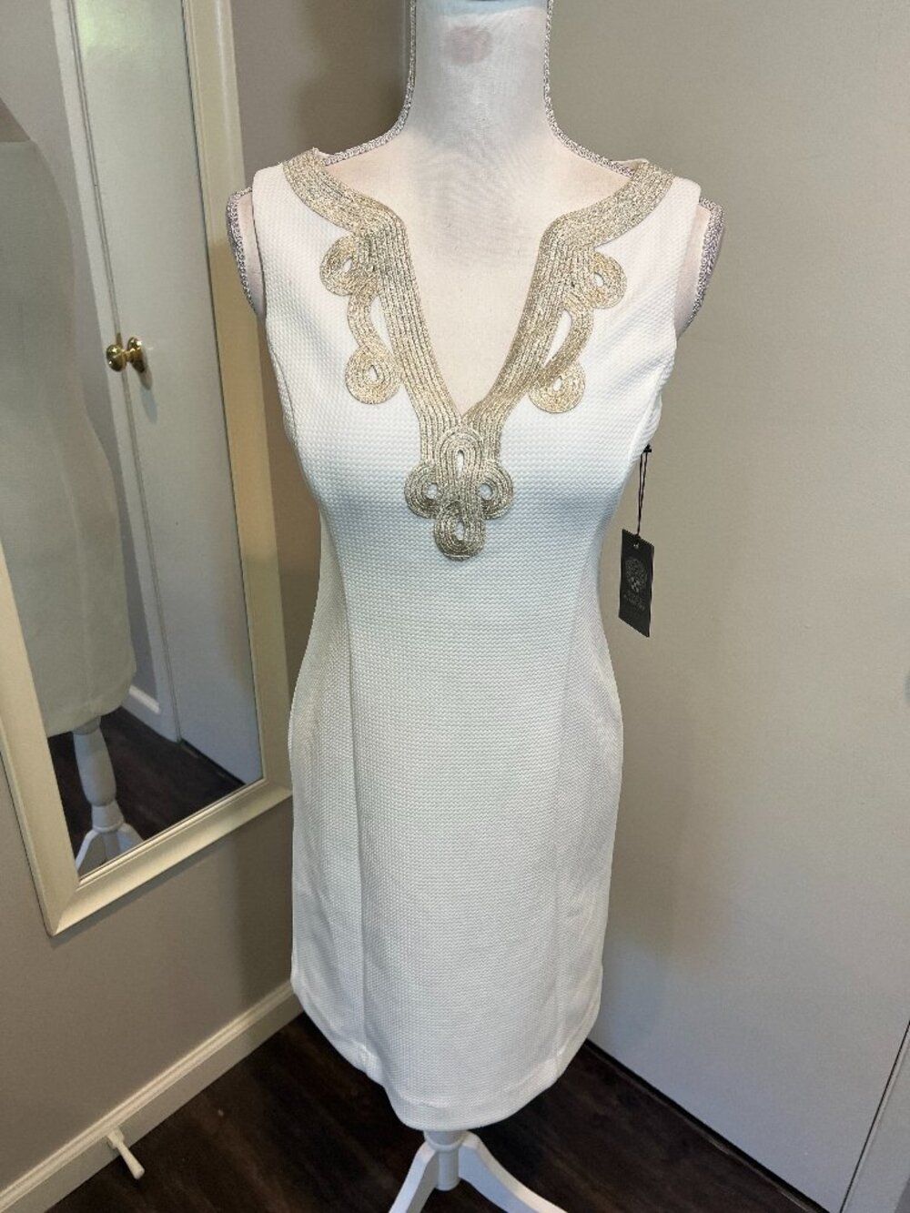 NWT Vince Camuto White Shift Dress with Gold Embroidery, Size 4